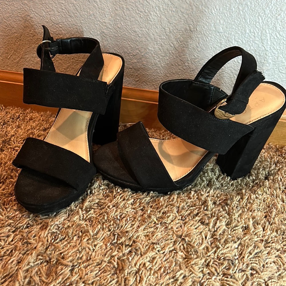 Size 7.5 Women’s Black Heels